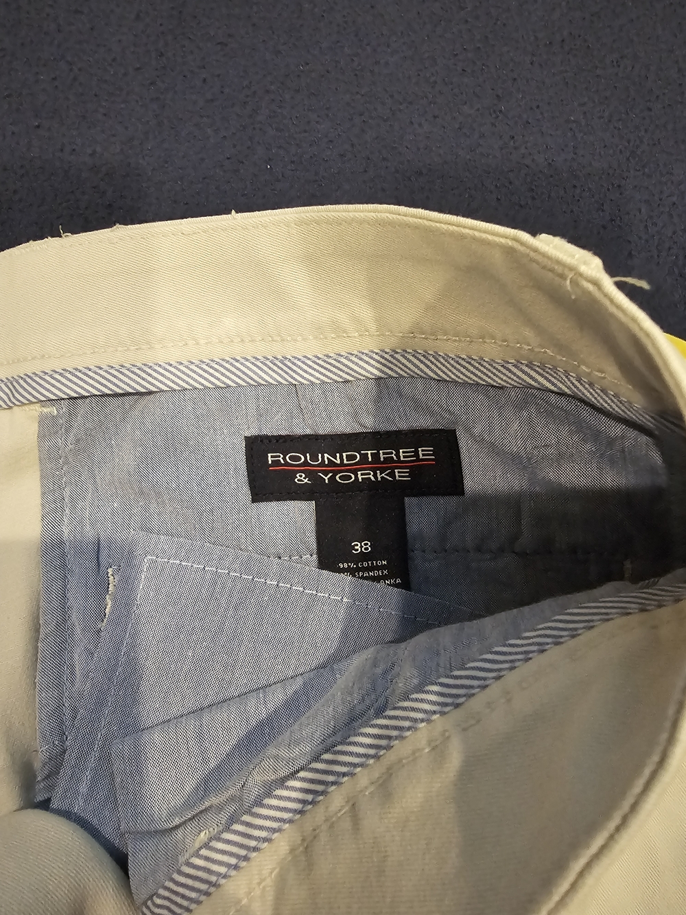 Roundtree & Yorke Men's Tan Flat Front Shorts - Picture 2 of 3